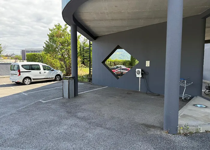 Pomo Hotel & Restaurant